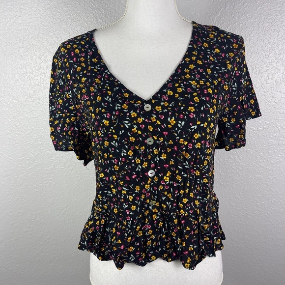 Beautiful Floral Top - Picture 3 of 8